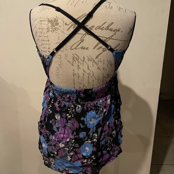 Floral pattern women’s cross back tank top - Picture 2 of 3